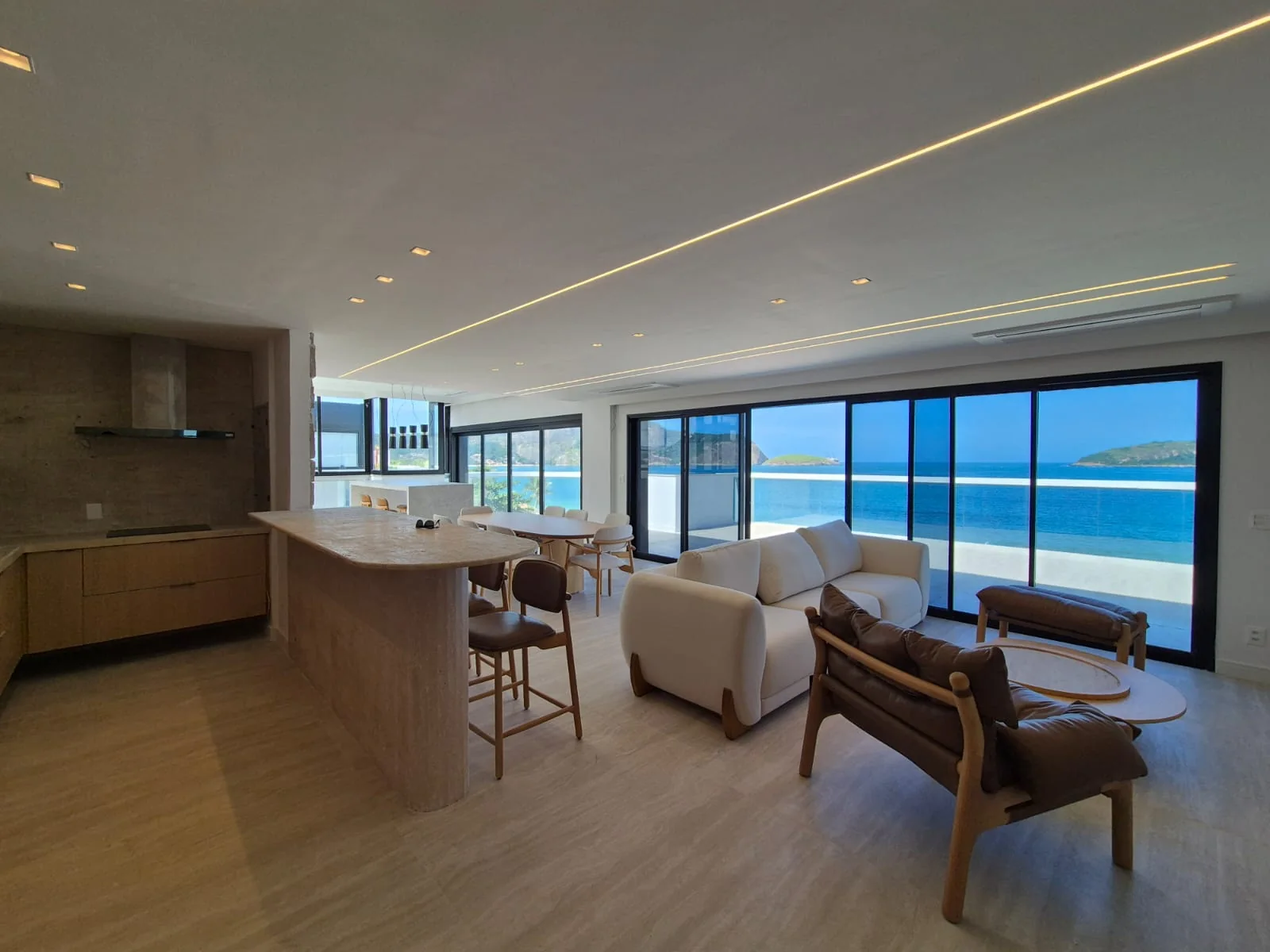 Empreendimento contemporâneo com vista para o litoral
